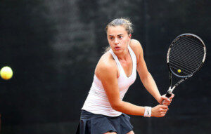 Лина Ѓорческа помеѓу четирите најдобри тенисерки на турнир во Грција, ќе игра за место во финалето